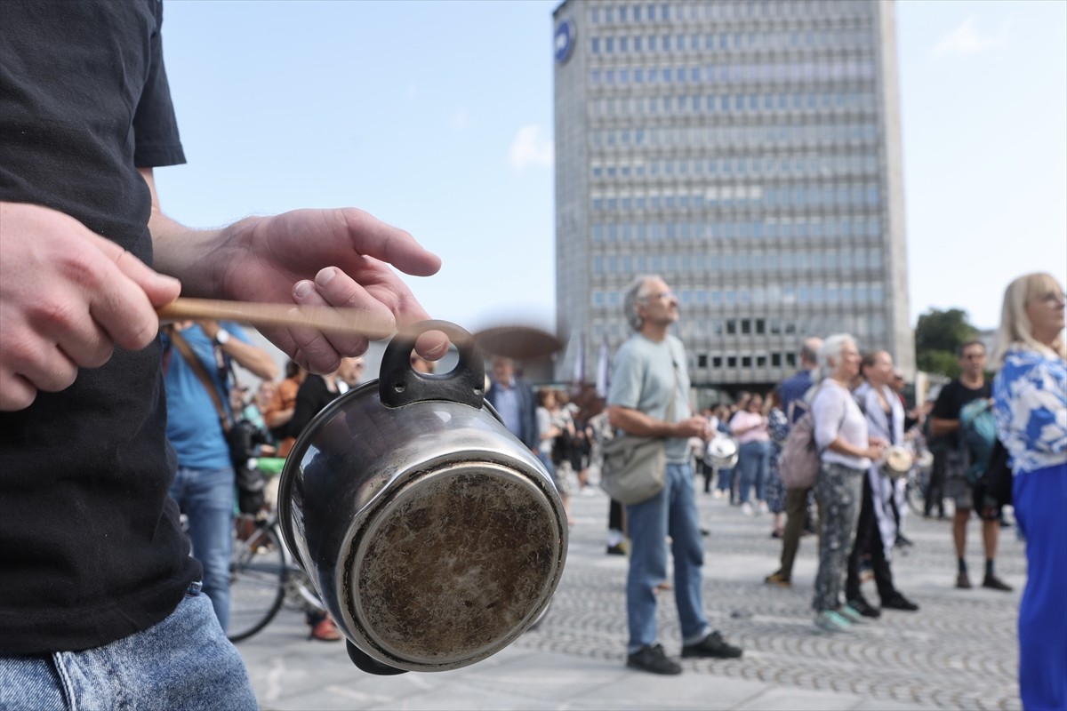 Slovenya'nın başkenti Lübliyana'da, İsrail'in saldırılarını yoğunlaştırdığı Gazze'de giderek...