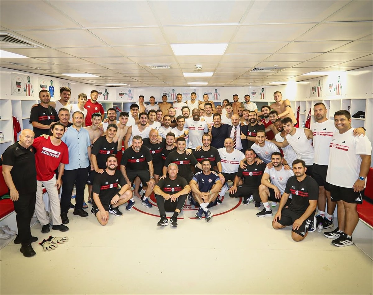 Süper Lig'e 4 sezon sonra galibiyetle başlayan Antalyaspor, Gençlerbirliği maçını da kazanıp 9...