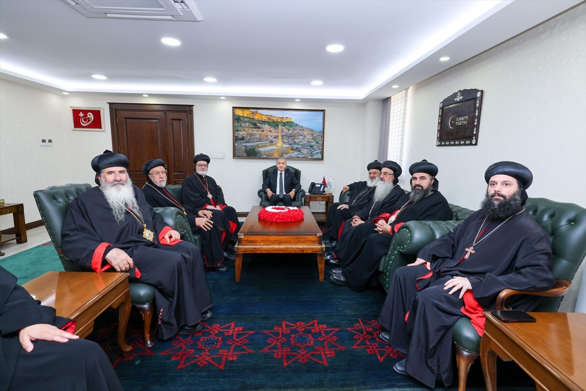 Süryani Ortodoks Kilisesi Patriği Mor İğnatius II. Efrem Kerim, Mardin Valiliğini ziyaret ederek...