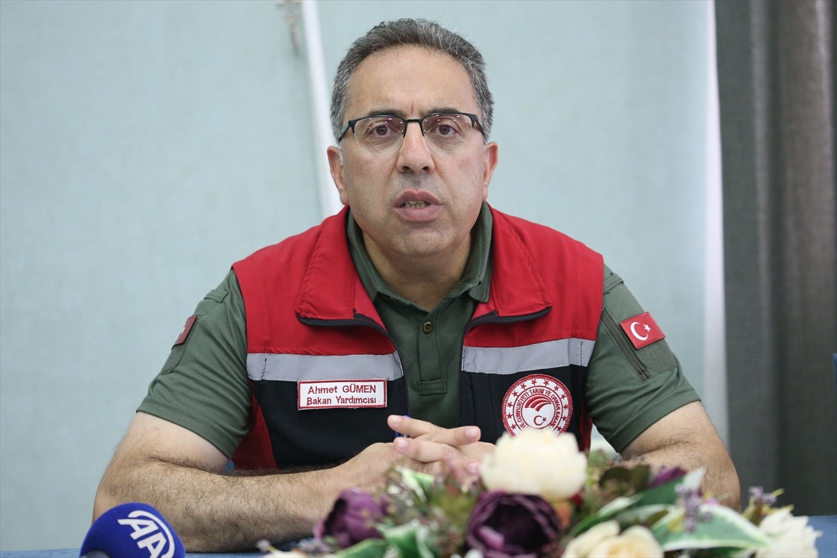 Tarım ve Orman Bakan Yardımcısı Prof. Dr. Ahmet Gümen, Kars'ta görülen şap hastalığına ilişkin...