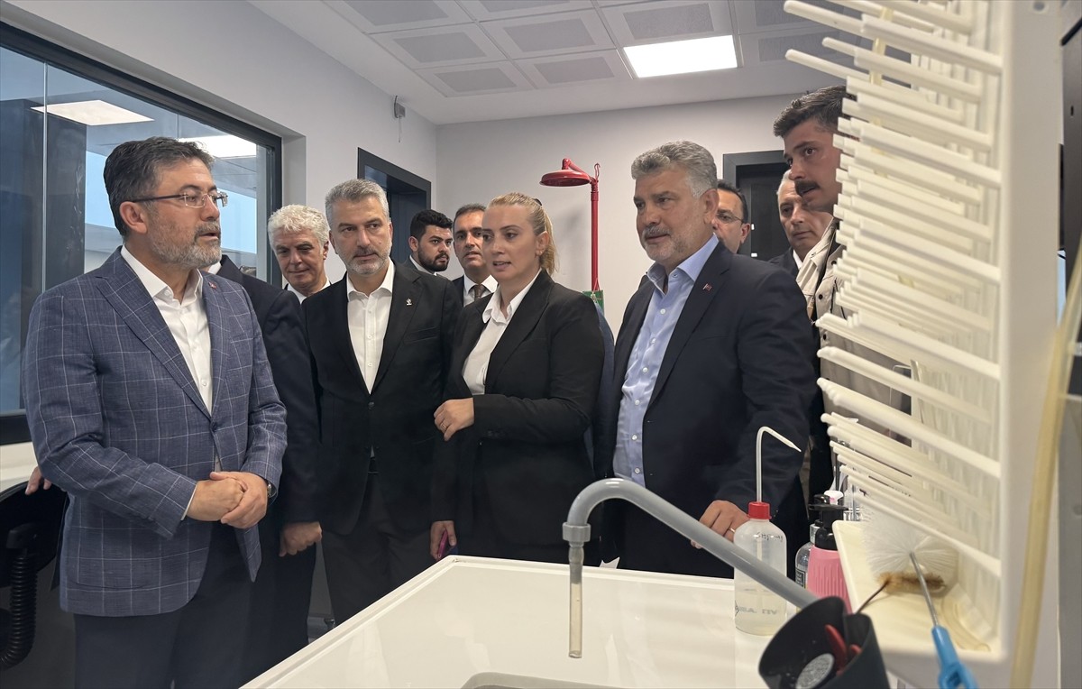 Tarım ve Orman Bakanı İbrahim Yumaklı, Trabzon'da çeşitli ziyaretler gerçekleştirdi. Balıkçılık av...