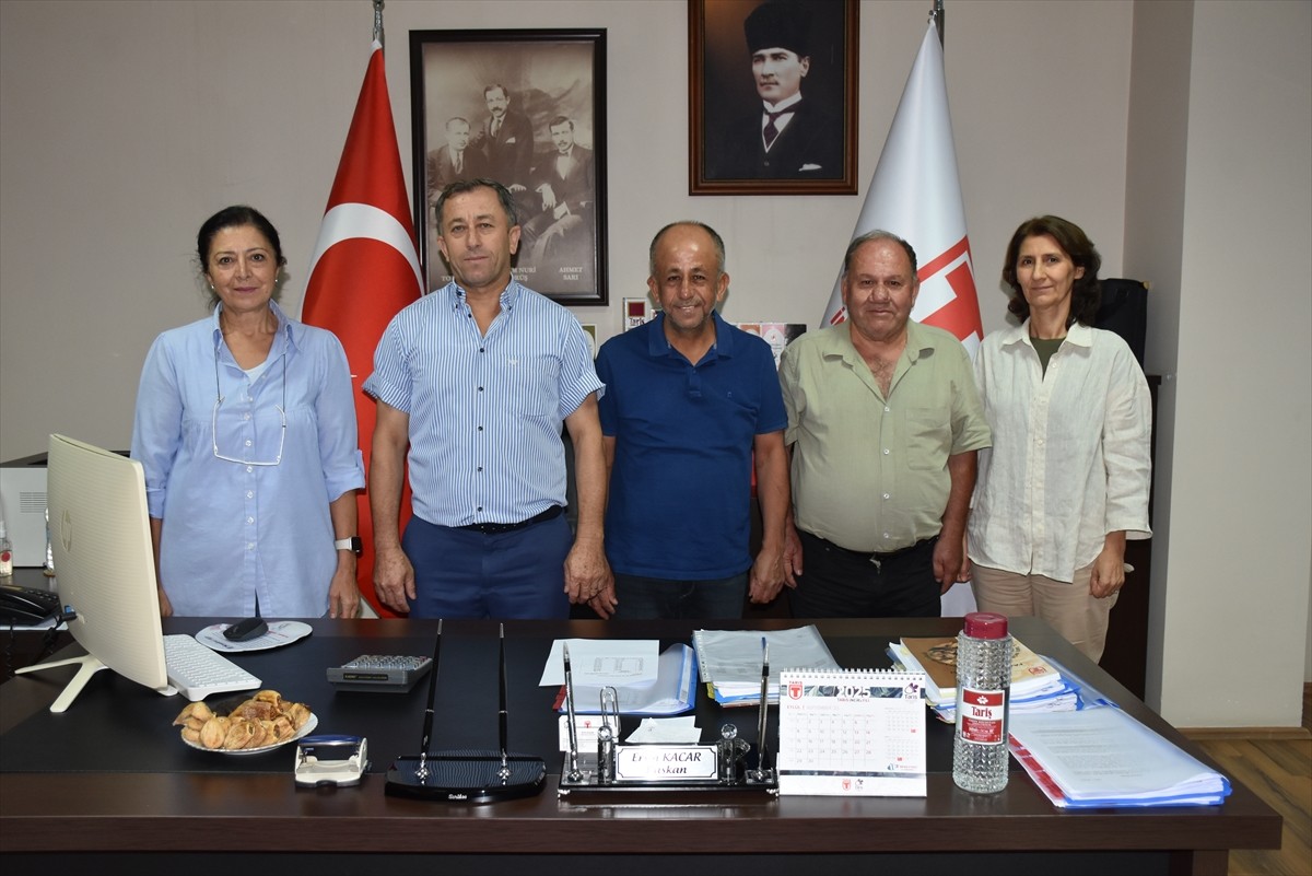 Tariş İncir Birliği Yönetim Kurulu Başkanı Ersin Kacar (sol 2), 2025-2026 kuru incir sezonu için...