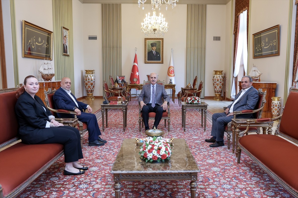 TBMM Başkanı Numan Kurtulmuş (sağ 2), HAK-İŞ Genel Başkanı Mahmut Arslan'ı (sol 2) kabul...