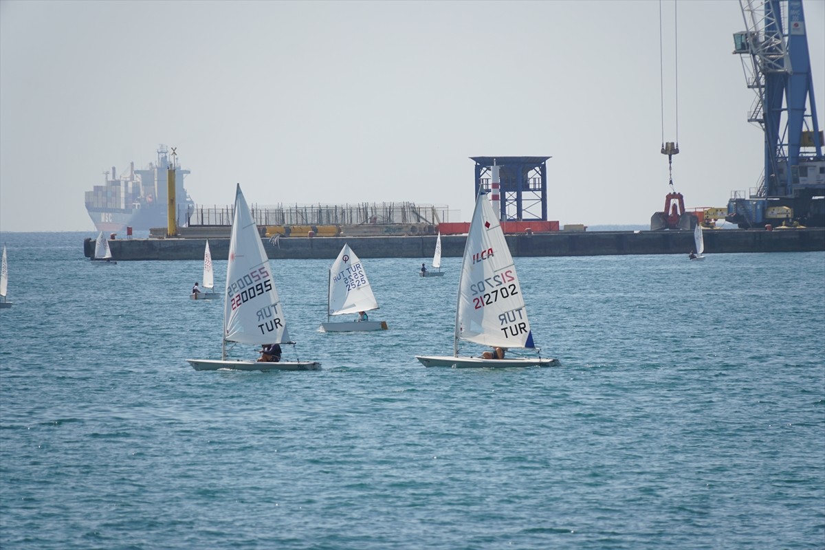 Tekirdağ'da 30 Ağustos Zafer Bayramı etkinlikleri kapsamında düzenlenen Zafer Kupası yelken...