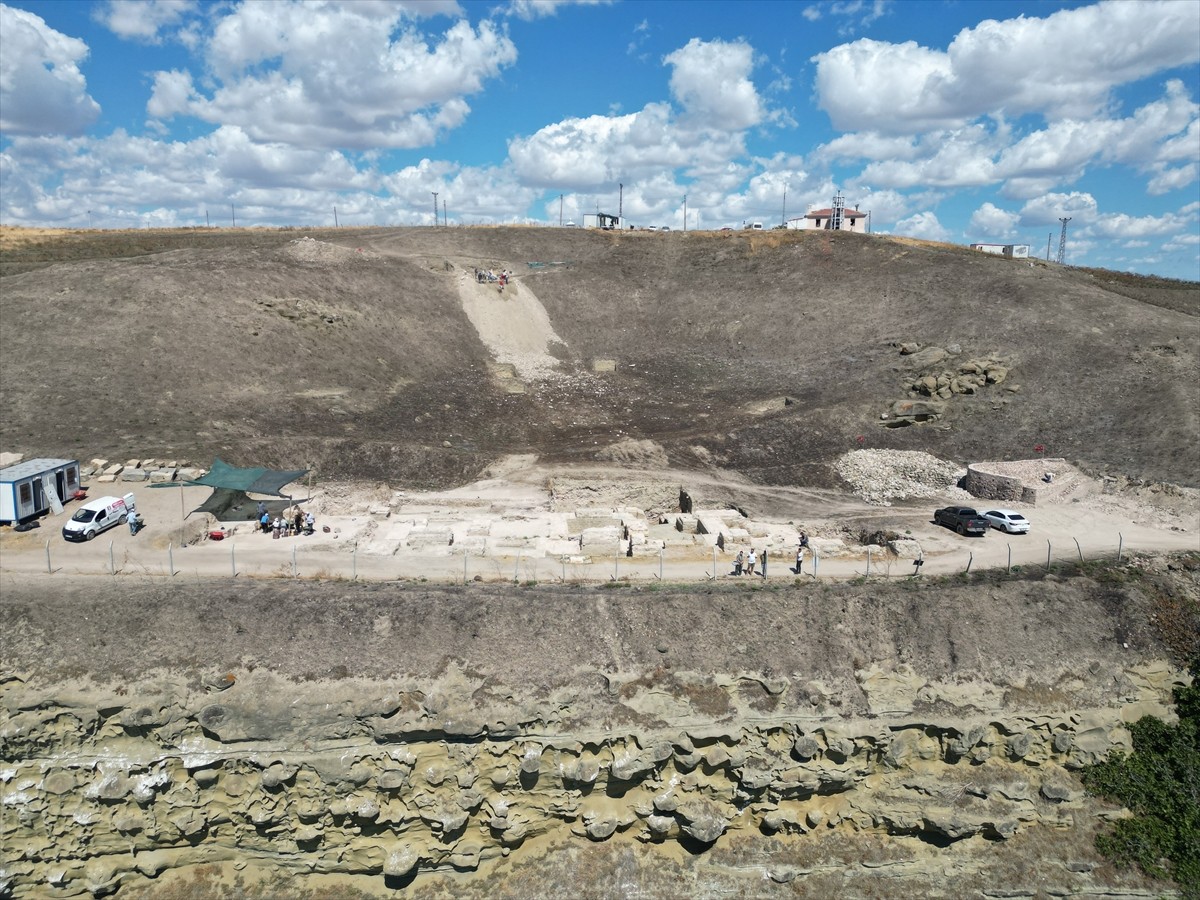 Tekirdağ'ın Marmaraereğlisi ilçesinde yer alan 5 bin yıllık Perinthos Antik Kenti'nde kazı...