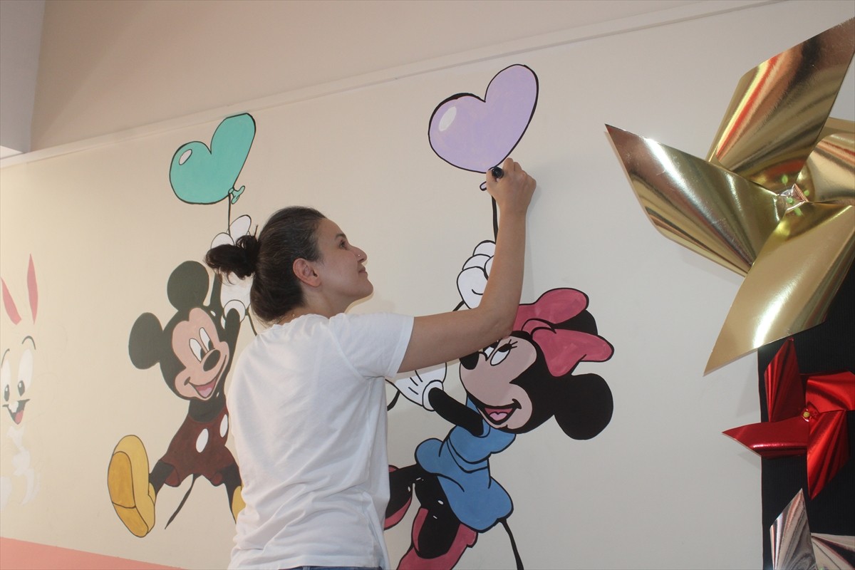 Tekirdağ’ın Çerkezköy ilçesinde Fevzipaşa İlkokulu Müdürü Mustafa Gündüz ve okulda özel eğitim...