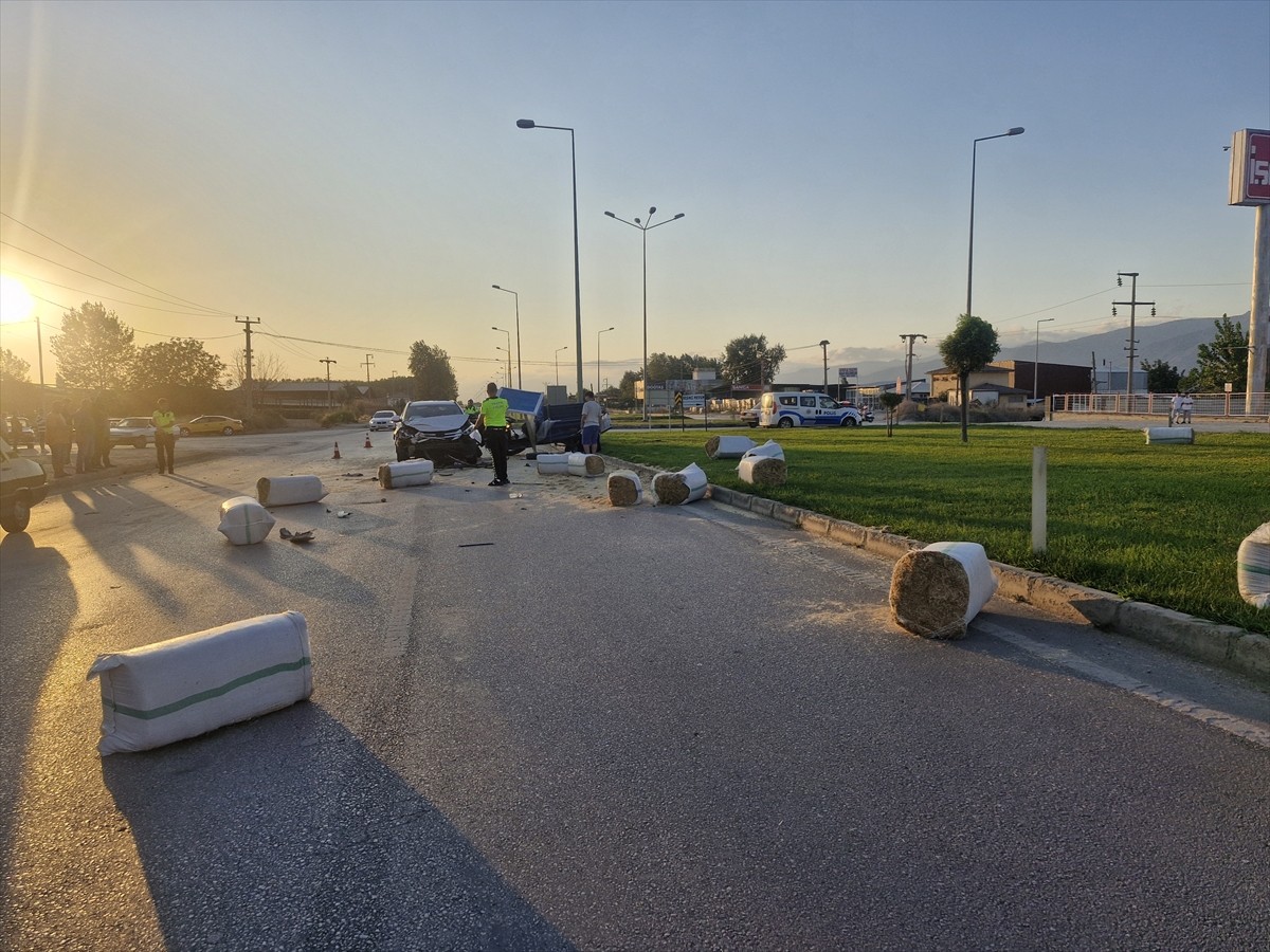 Tokat'ın Erbaa ilçesinde otomobil ile çarpışan tarım aracının sürücüsü yaralandı.