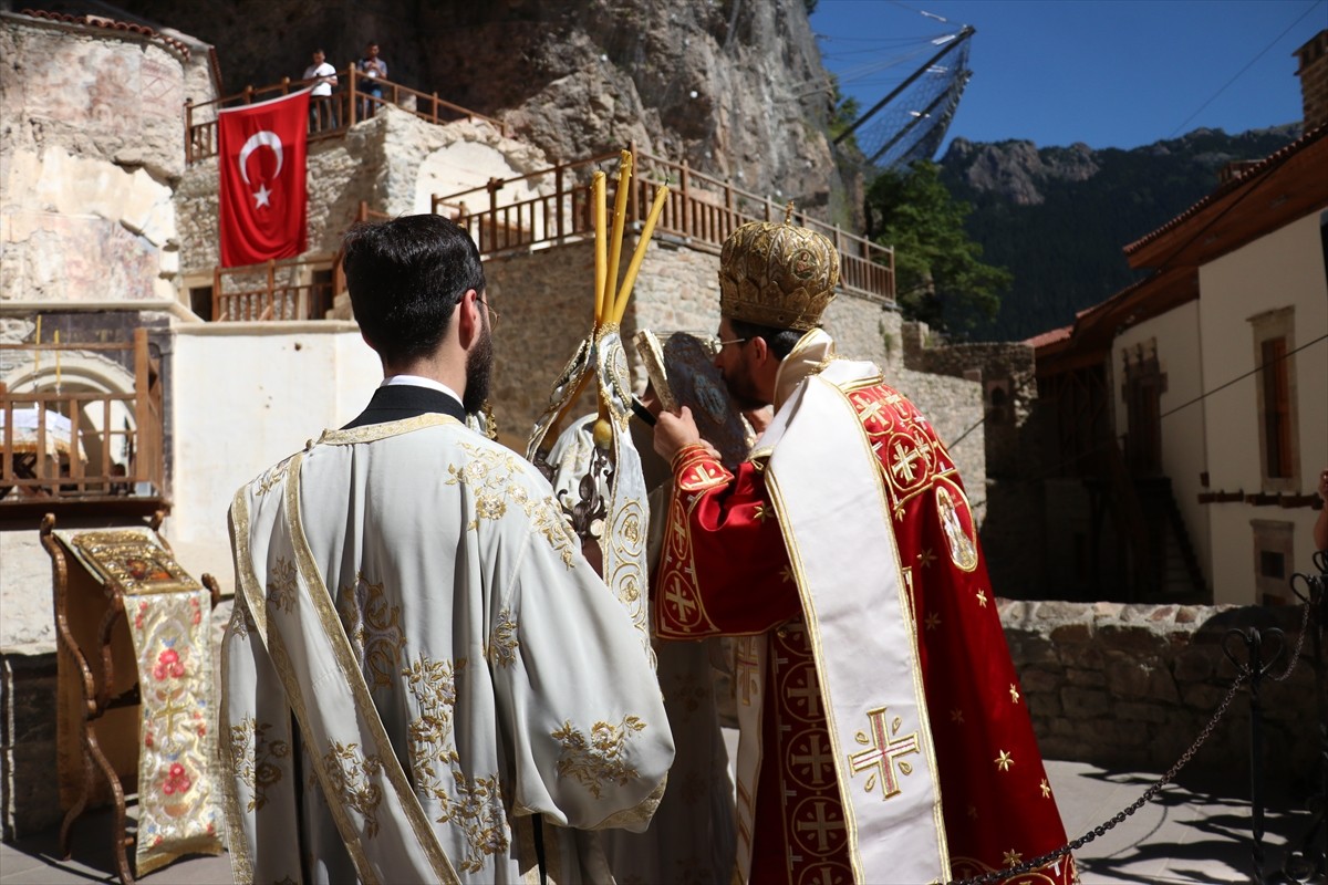 Trabzon'un Maçka ilçesinde, Karadağ'ın Altındere Vadisi'ne bakan eteğindeki Sümela Manastırı'nda...