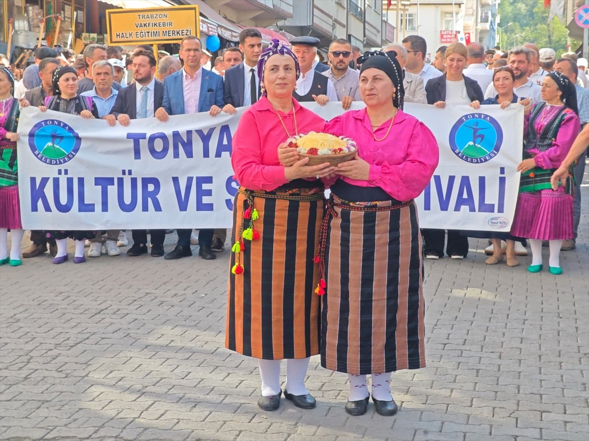 Trabzon'un Tonya ilçesinde bu yıl 22'ncisi düzenlenen "Tonya Tereyağı Kültür ve Sanat Festivali"...