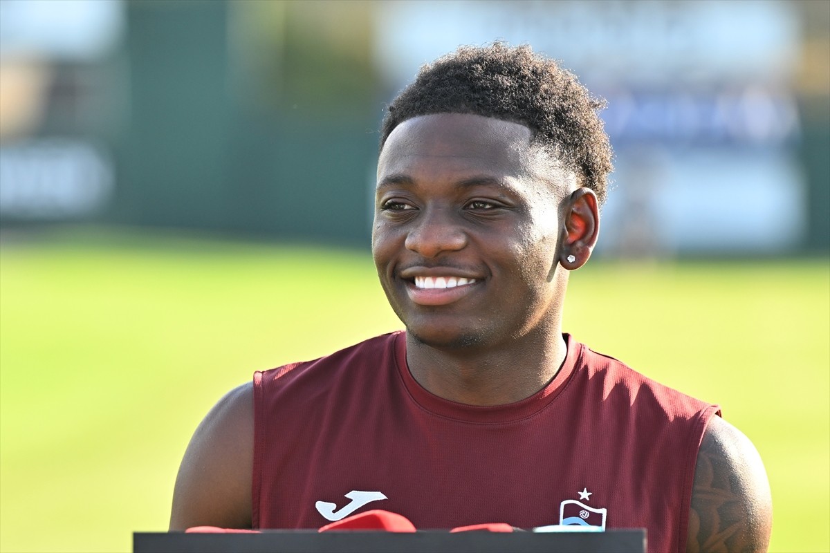 Trabzonspor'un yeni transferlerinden Kazeem Olaigbe, Hesap.com Antalyaspor ile yapacağı maçın...