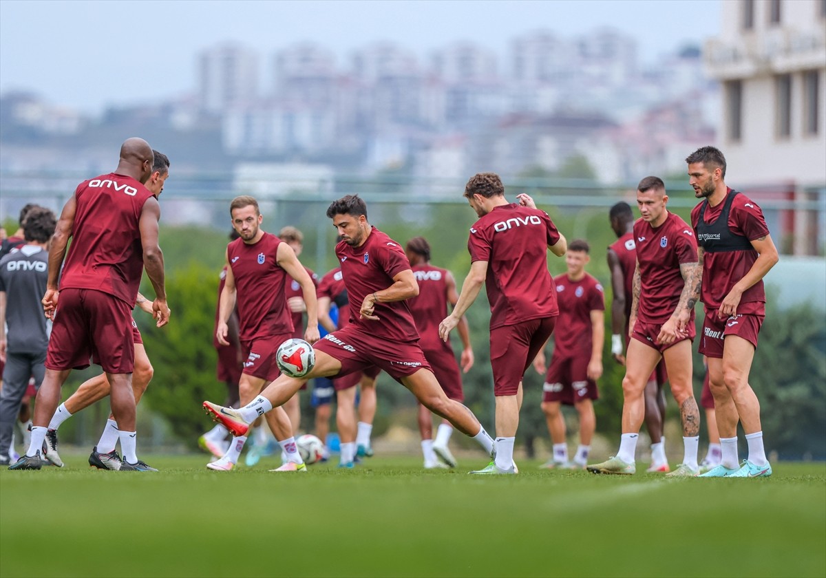 Trabzonspor, sezon hazırlıklarını çift antrenmanla devam etti. 