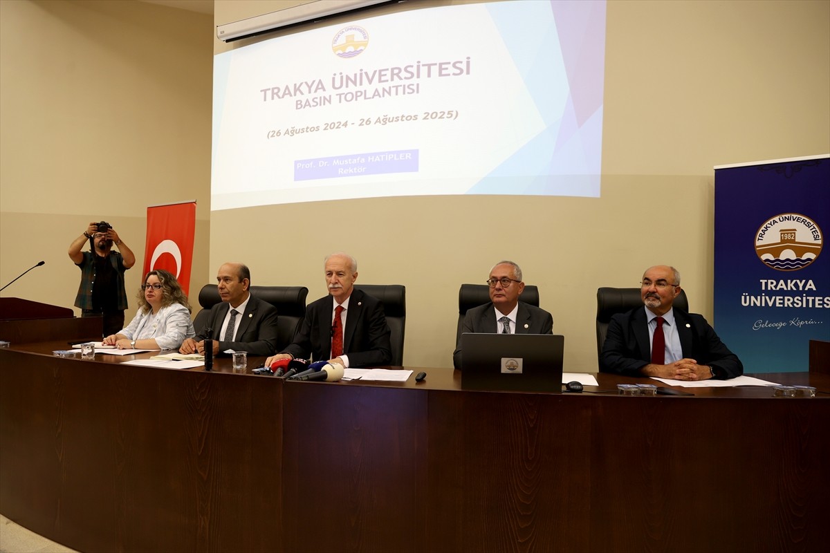 Trakya Üniversitesi (TÜ) Rektörü Prof. Dr. Mustafa Hatipler, Balkan Kongre Merkezi Senato...