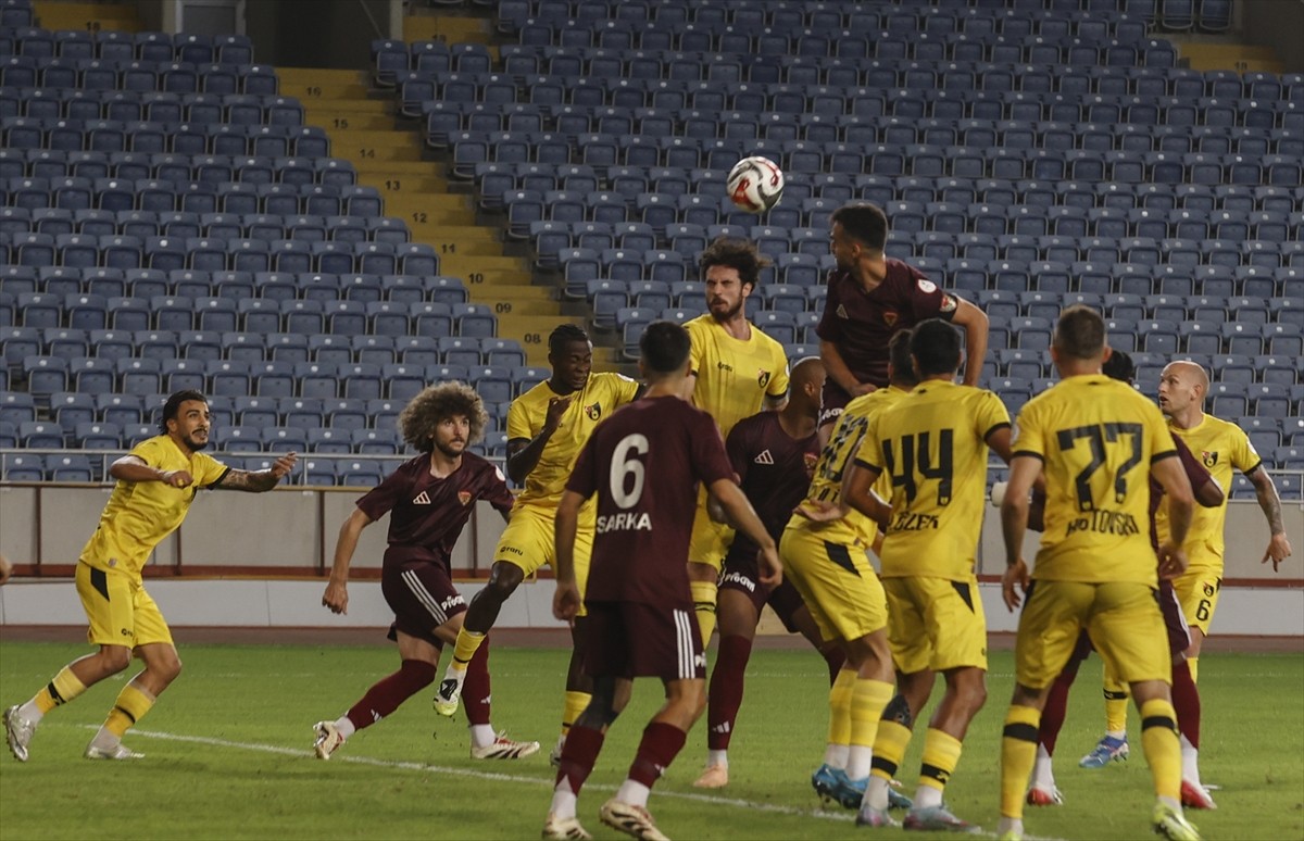 Trendyol 1. Lig'in dördüncü haftasında Atakaş Hatayspor ile İstanbulspor Mersin Stadı'nda...