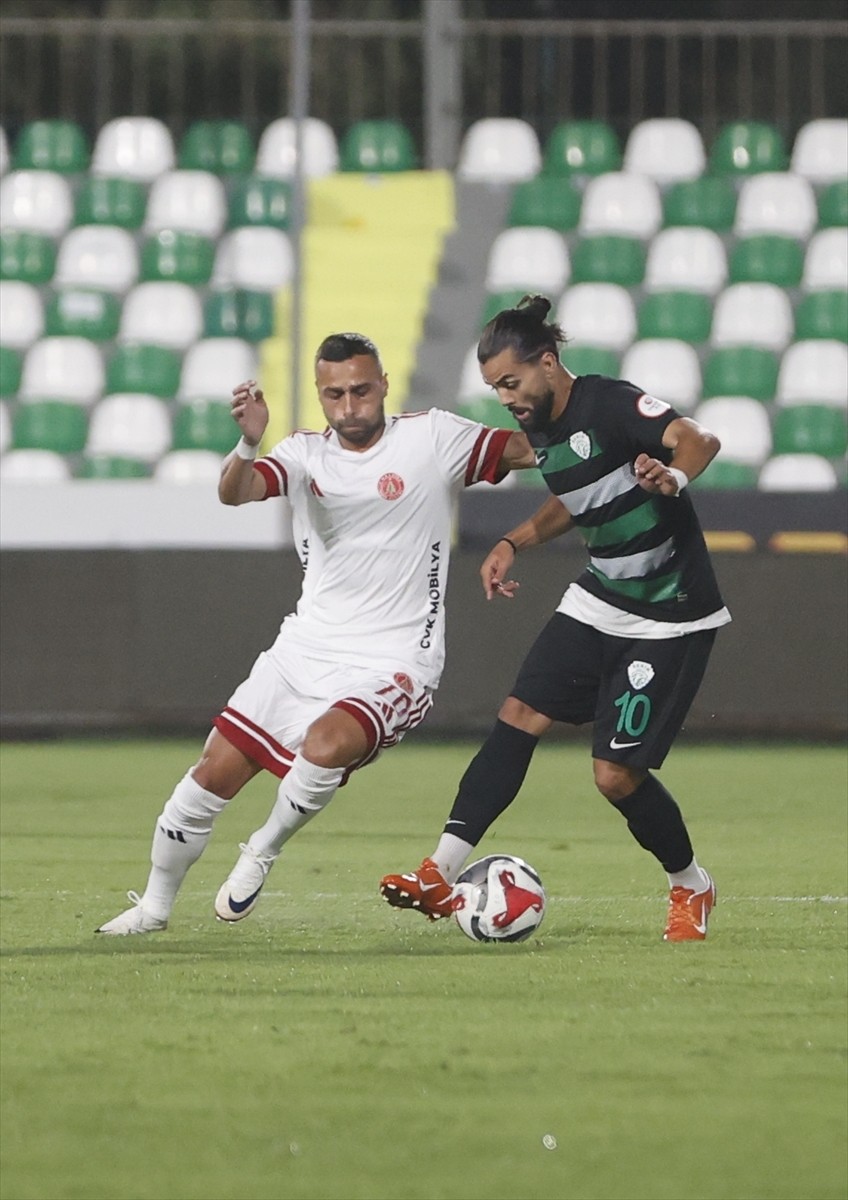 Trendyol 1. Lig'in ikinci haftasında Serikspor ile Eminevim Ümraniyespor Bodrum İlçe Stadyumu'nda...