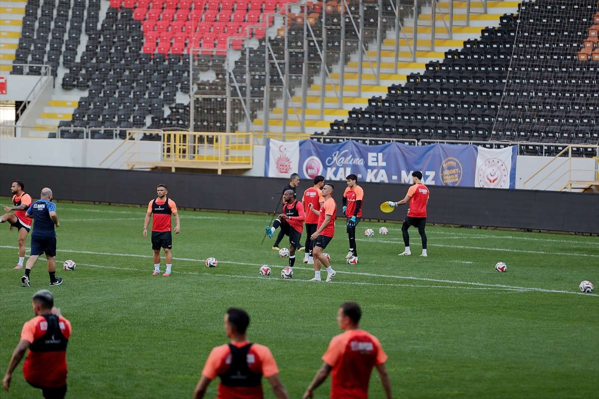 Trendyol 1. Lig ekiplerinden Arca Çorum FK, ligin ilk haftasında konuk edeceği Amed Sportif...