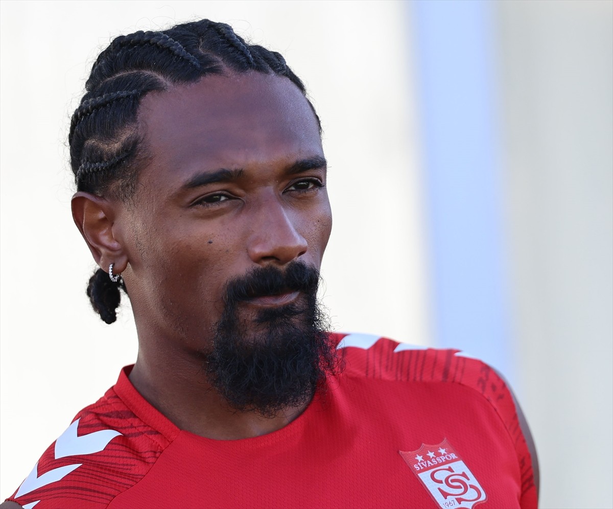 Trendyol 1. Lig ekiplerinden Sivasspor, ligin ilk haftasında deplasmanda Erzurumspor FK ile...