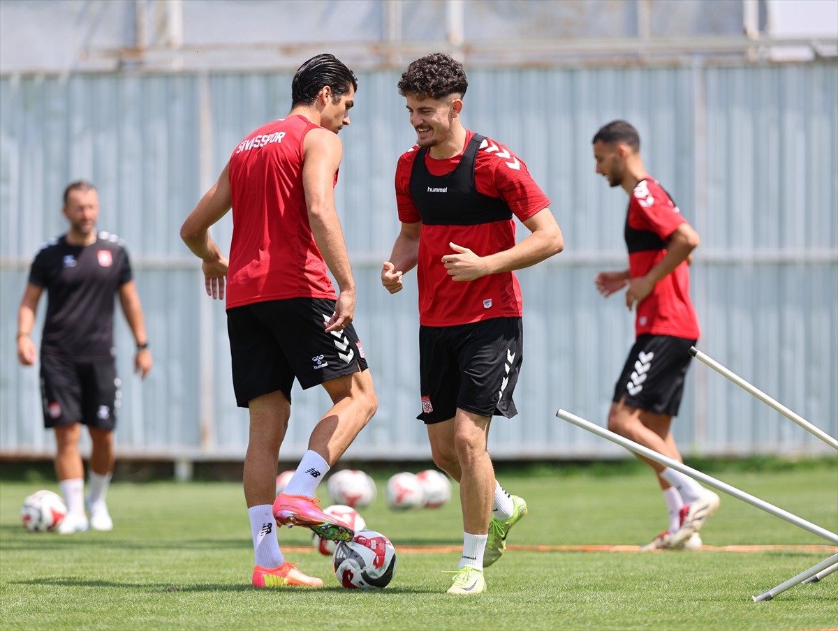 Trendyol 1. Lig ekiplerinden Sivasspor, ligin ilk haftasında deplasmanda Erzurumspor FK ile...