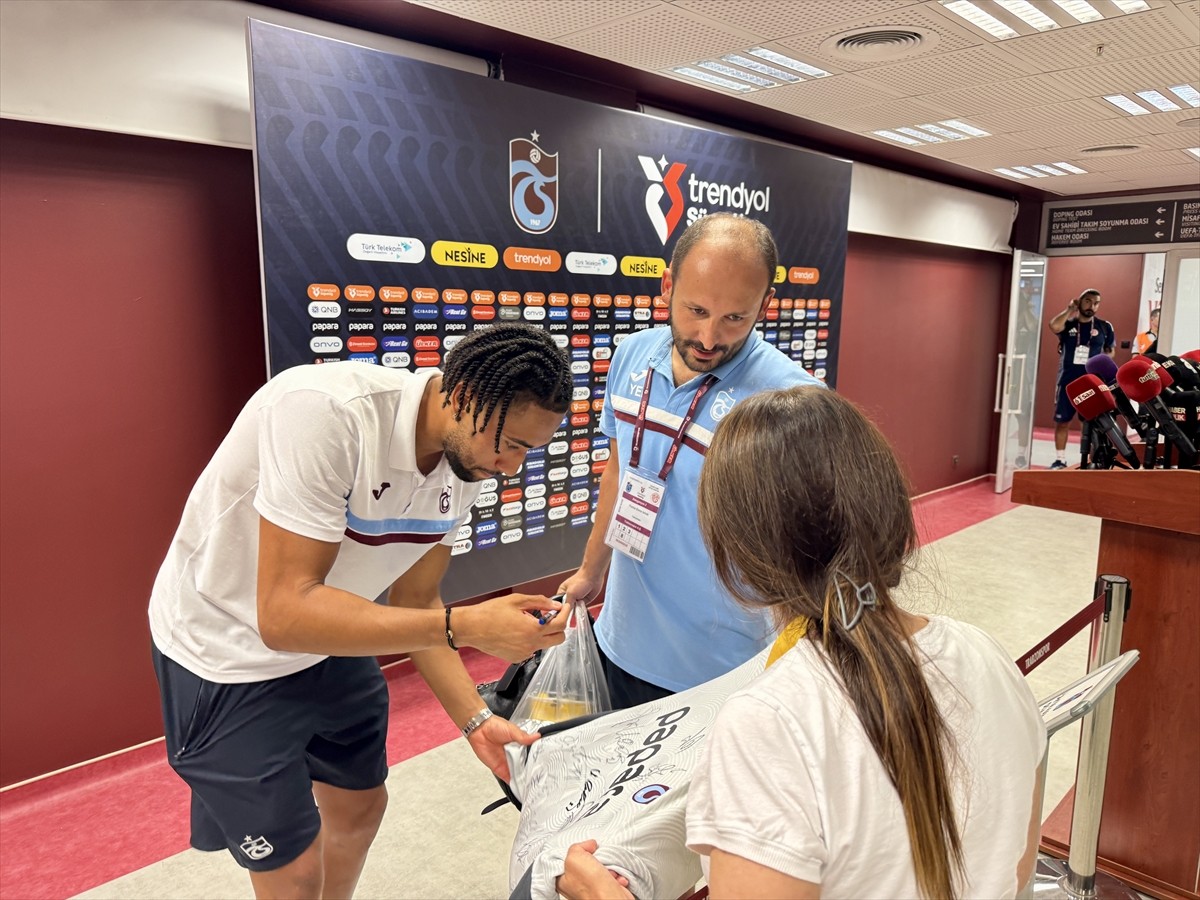 Trendyol Süper Lig'in 3. haftasında sahasında Hesap.com Antalyaspor'u 1-0 yenen Trabzonspor'un...