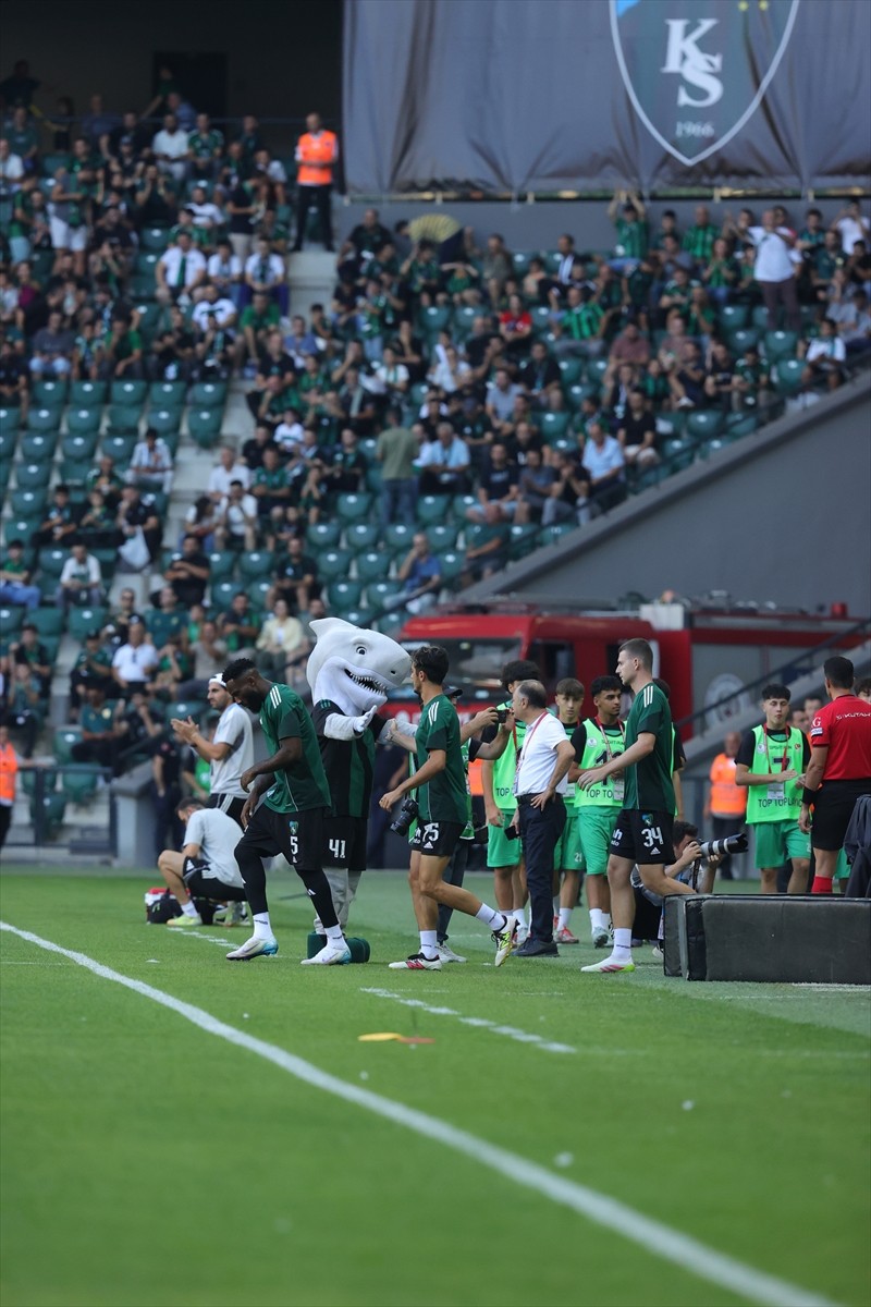 Trendyol Süper Lig'in 4. haftasında Kocaelispor ile Zecorner Kayserispor, Kocaeli Stadyumu'nda...