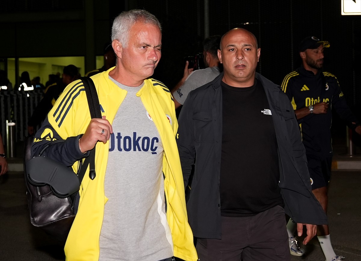 Trendyol Süper Lig'in ikinci haftasında yarın Göztepe'ye konuk olacak Fenerbahçe, İzmir'e geldi....