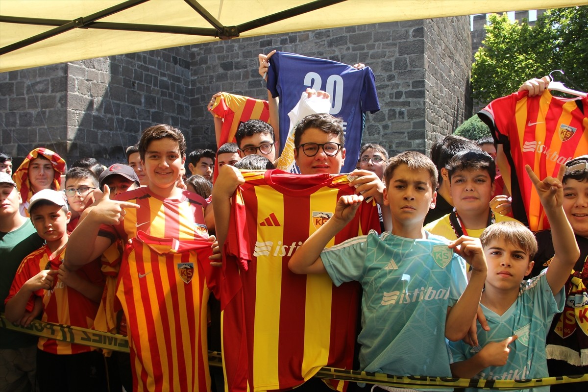 Trendyol Süper Lig ekiplerinden Zecorner Kayserispor'da, teknik direktör Markus Gisdol ve 4...