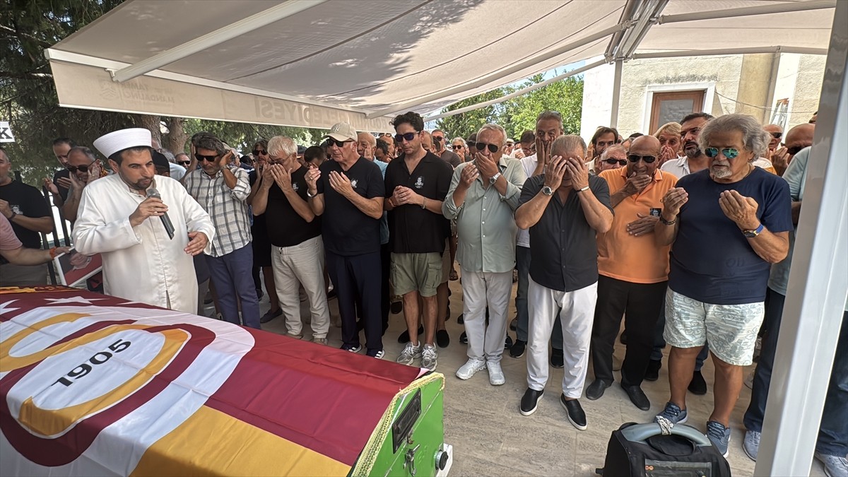 Türk spor basınının duayen isimlerinden spiker Ümit Aktan, Muğla'nın Bodrum ilçesinde düzenlenen...