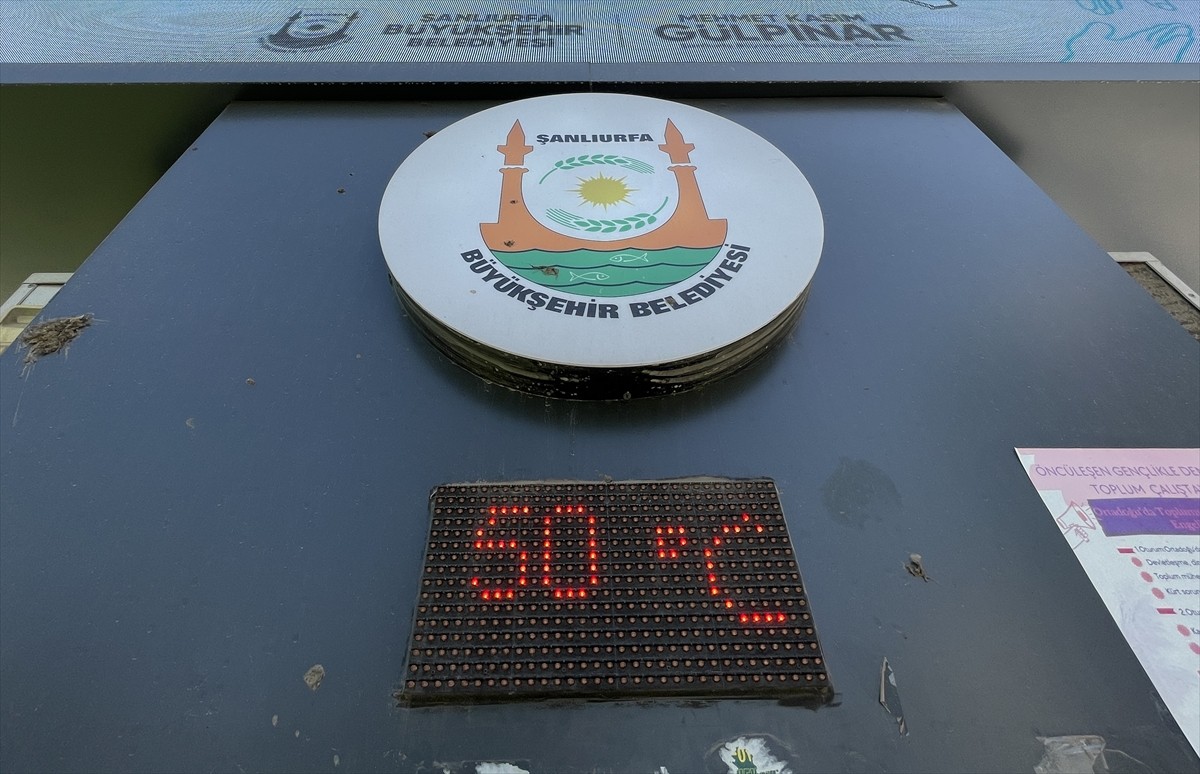Türkiye'de sıcaklığın en yüksek ölçüldüğü kentlerden biri olan Şanlıurfa'da termometreler 50...