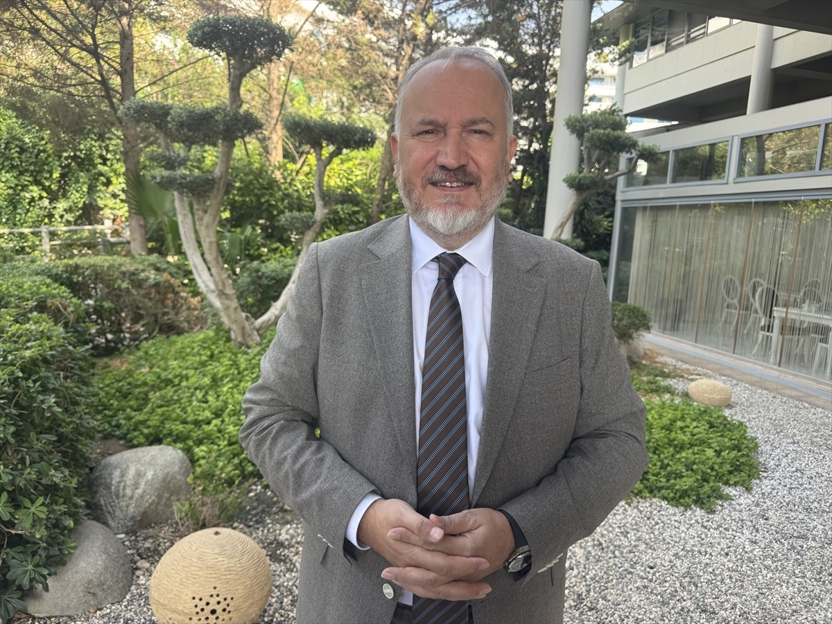 Türkiye'nin turizmde dünyaya açılan vitrini olarak nitelendirilen Antalya'da turizmdeki...