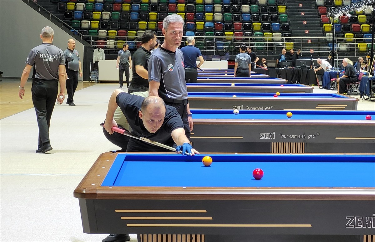 Türkiye Bilardo Federasyonu tarafından düzenlenen Türkiye 3 Bant Bilardo Şampiyonası'nın ikinci...