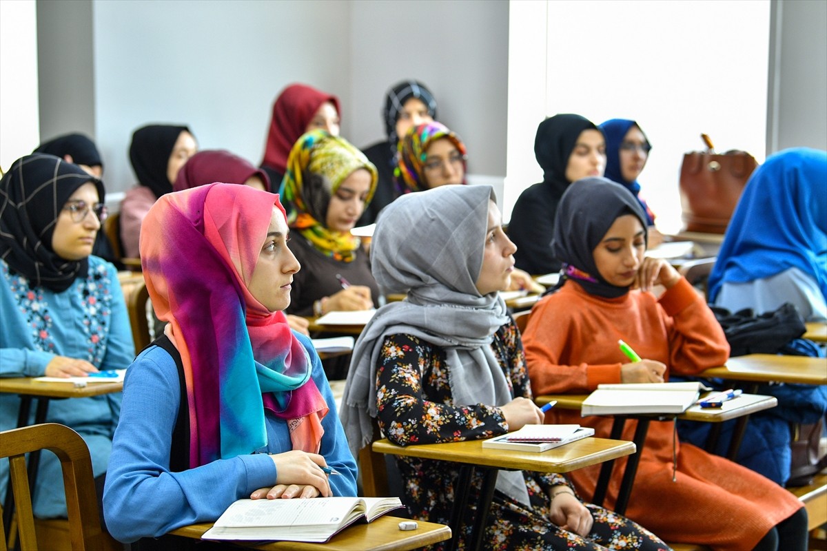 Türkiye Gençlik ve Eğitime Hizmet Vakfı (TÜRGEV), 9 ildeki 17 yükseköğretim kız öğrenci yurduyla...