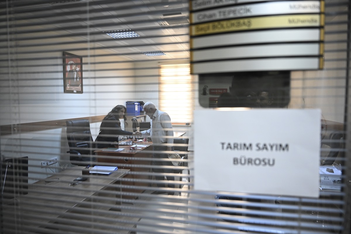 Türkiye genelinde devam eden tarım sayımı seferberliği kapsamında kurulan bürolarda yoğunluk...