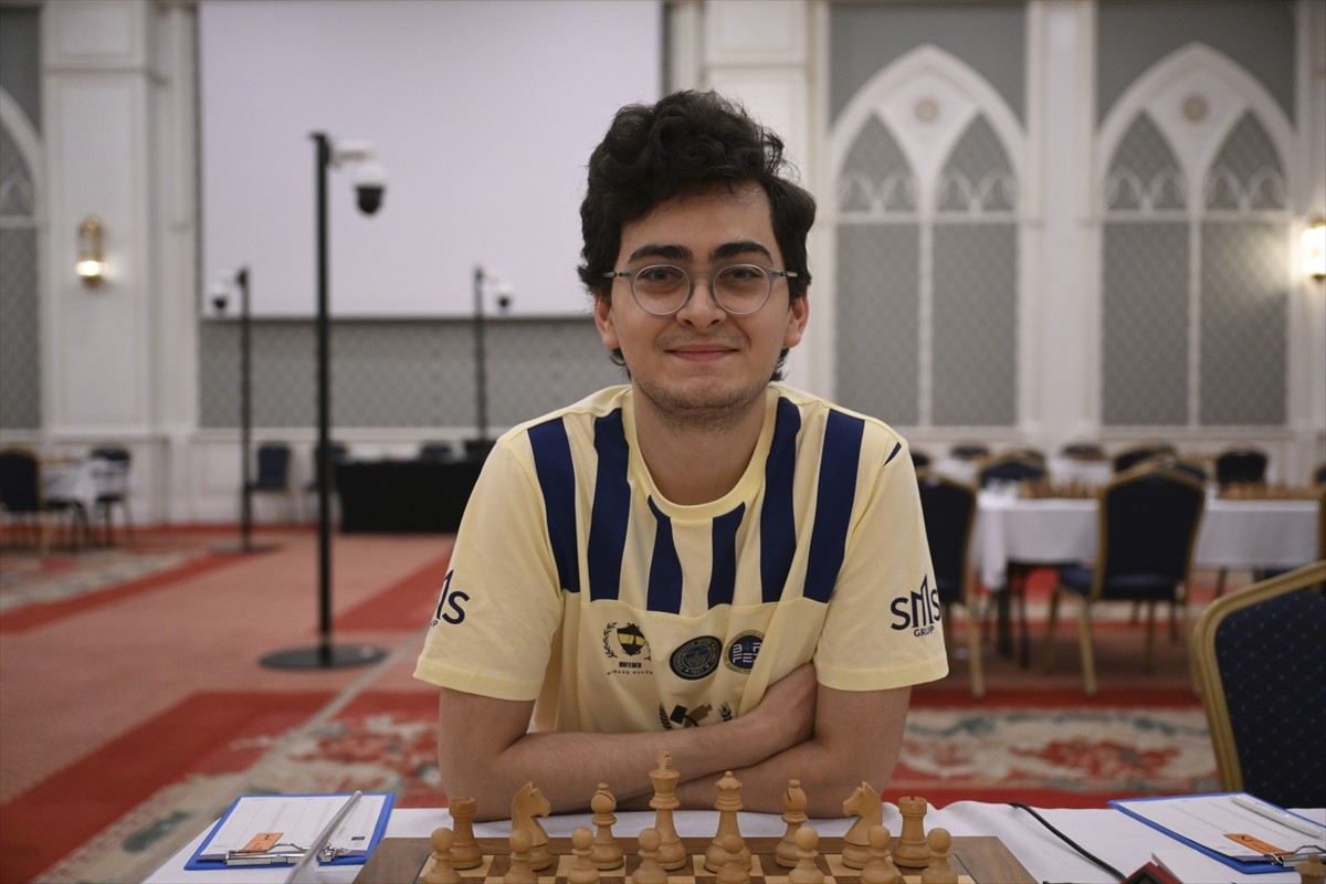 Türkiye İş Bankası Satranç Süper Ligi'nde şampiyonluk mücadelesi Ankara'da sürüyor. Hukukçu...