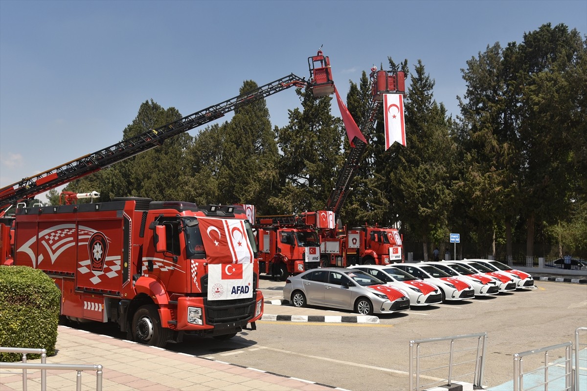 Türkiye tarafından hibe edilen 29 itfaiye ve polis hizmet aracı, Kuzey Kıbrıs Türk Cumhuriyeti...