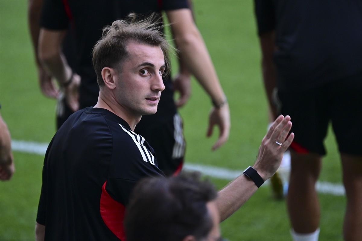 UEFA Şampiyonlar Ligi play-off turu ilk maçında yarın Fenerbahçe'ye konuk olacak Benfica, Chobani...