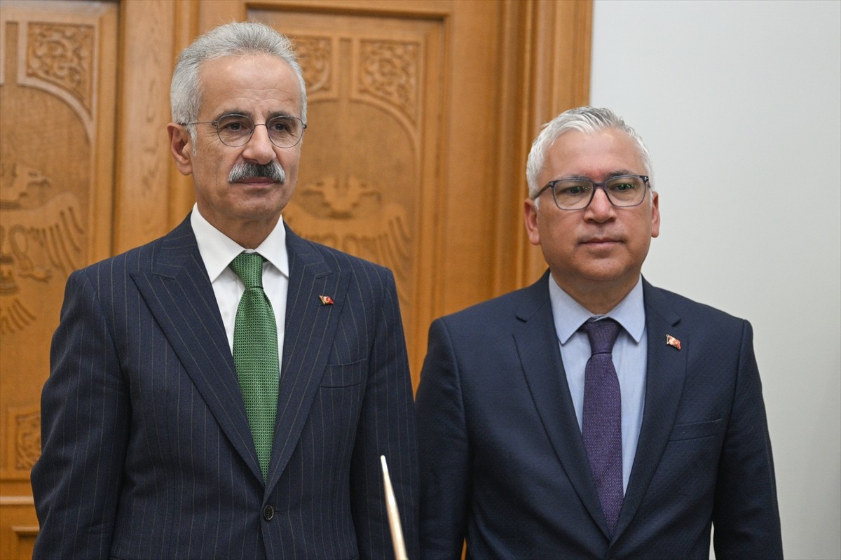 Ulaştırma ve Altyapı Bakanı Abdulkadir Uraloğlu (sol 4), çeşitli ziyaretlere katılmak üzere...