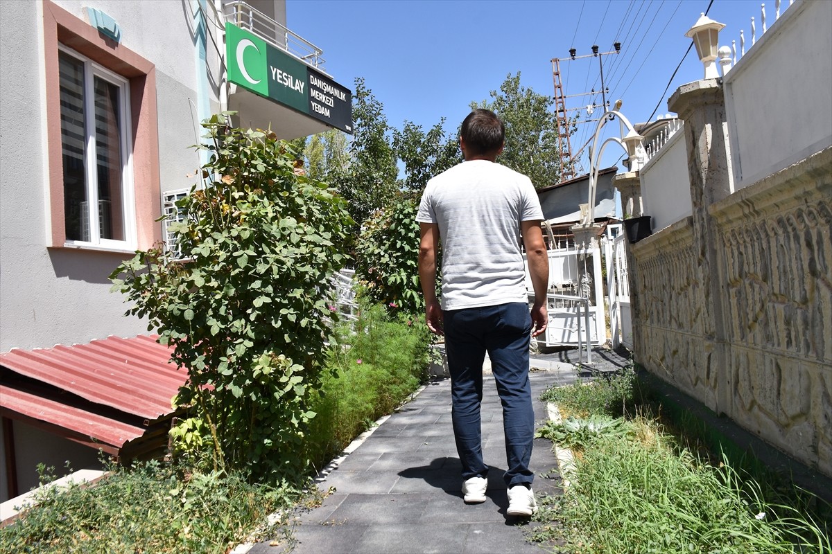 Van'da 15 yıl süren kumar bağımlılığından Yeşilay Danışmanlık Merkezinden (YEDAM) aldığı destekle...