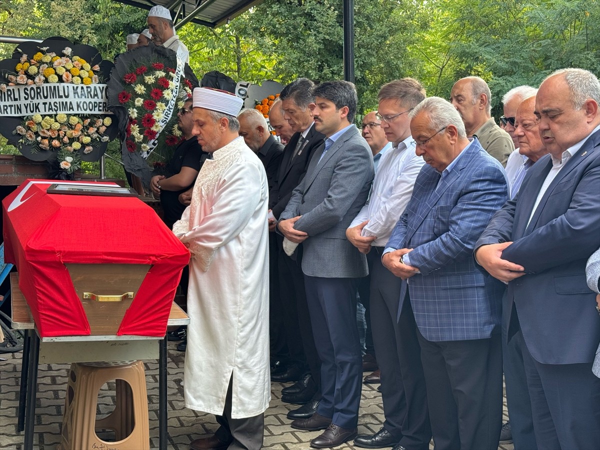 Vefat eden 19. Dönem Bartın Milletvekili ve 50. Hükümet Sanayi ve Ticaret Bakanı Hasan Akyol...