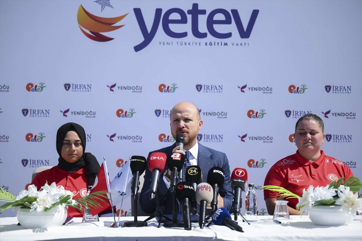 Yeni Türkiye Eğitim Vakfı (YETEV) Yenidoğu Okulları'nın okçuluk alanında Türkiye'yi uluslararası...