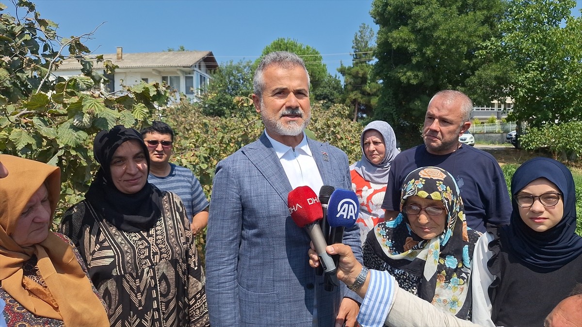 Yeniden Refah Partisi Genel Başkan Yardımcısı Suat Kılıç, Samsun'un 19 Mayıs ilçesinde, fındık...