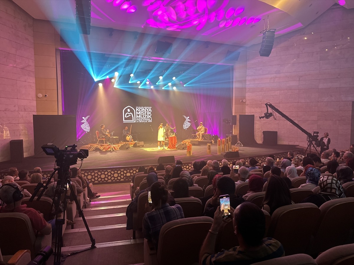  22. Uluslararası Konya Mistik Müzik Festivali Küba ve Arjantinli sanatçılardan oluşan Madre Selva...