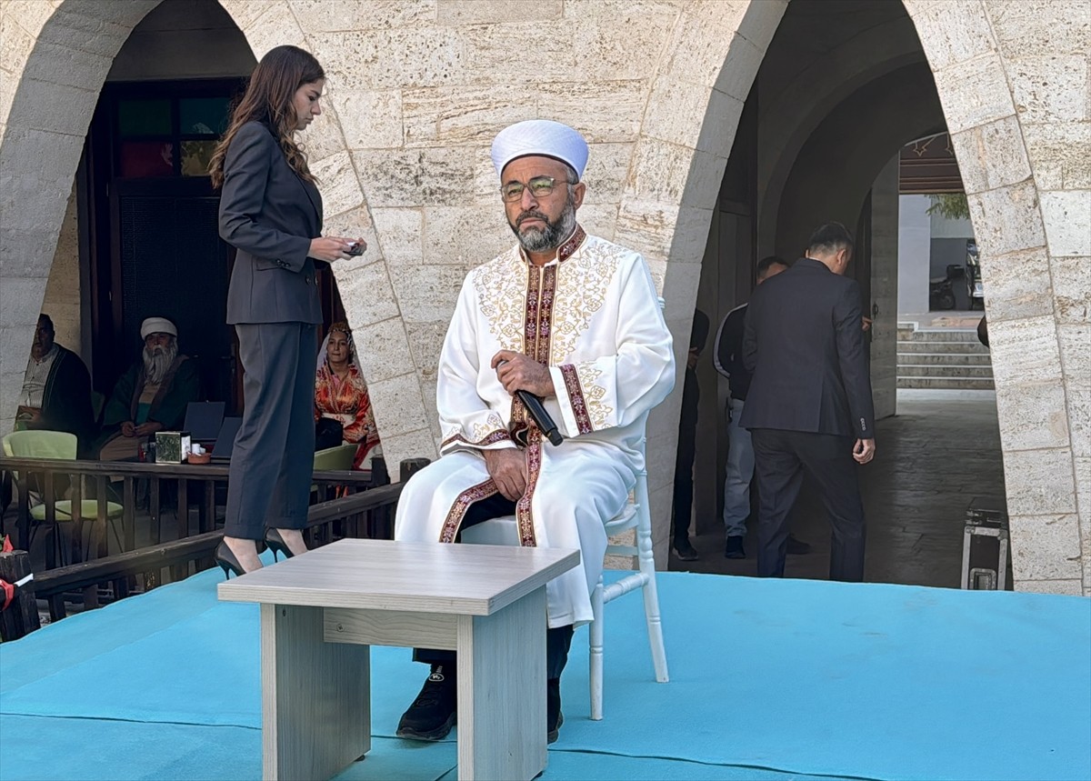 38. Ahilik Haftası kutlamaları kapsamında Kırşehir'de, "Yılın Ahisi" seçilen terzi İsmail Aydın...