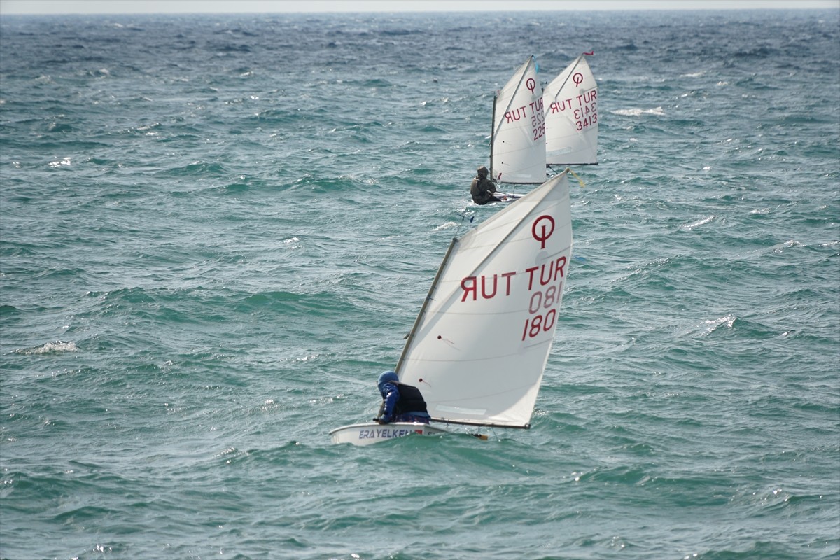 9. Uluslararası Süleymanpaşa Optimist Cup Yelken Yarışları Tekirdağ'da devam ediyor. Gençlik ve...