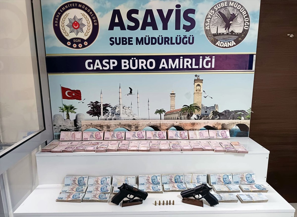 Adana'da 2 kişinin yaralandığı ve yaklaşık 1 kilogram altının gasbedildiği silahlı kuyumcu...