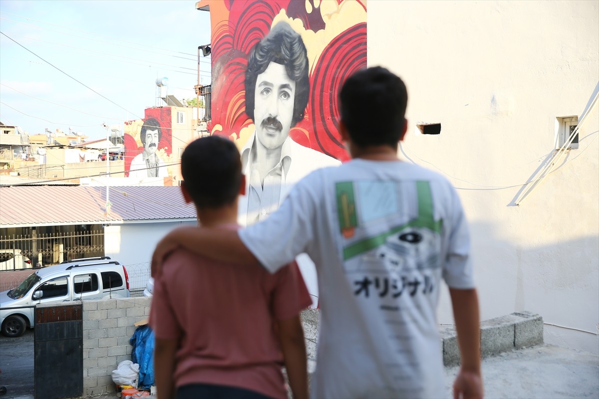 Adana'nın merkez Seyhan ilçesi Hürriyet Mahallesi'nde büyüyen arabesk müziğin unutulmaz isimleri...