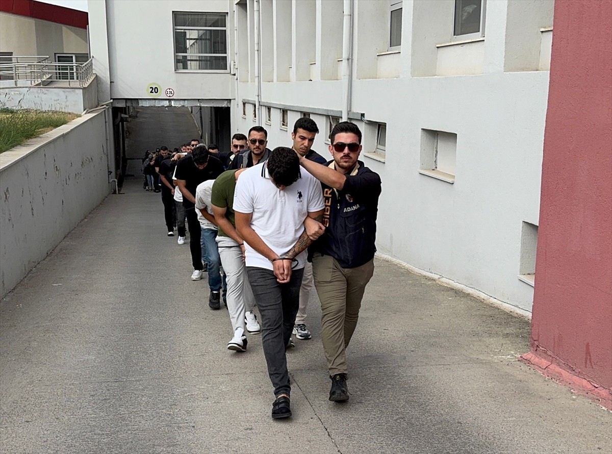 Adana merkezli 3 ilde düzenlenen yasa dışı bahis operasyonunda 33 zanlı gözaltına alındı....