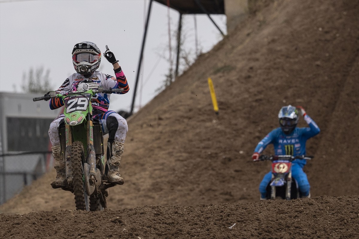 Afyonkarahisar'da düzenlenen Avrupa Motokros Şampiyonası'nın (EMX250) son etabı gerçekleşti....