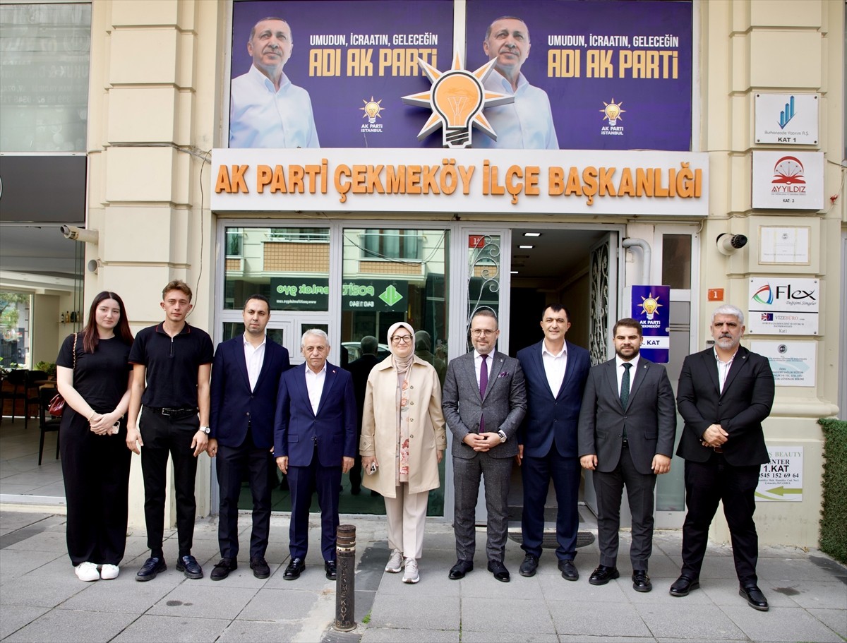 AK Parti Genel Başkan Yardımcısı Belgin Uygur (sol 5) Türkiye Yüzyılı Buluşmaları kapsamında AK...