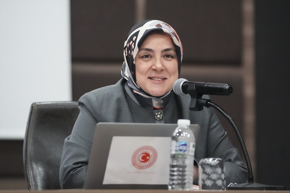 AK Parti Genel Merkez Kadın Kolları Başkanı Tuğba Işık Ercan, Kadıköy Kız Anadolu İmam Hatip...