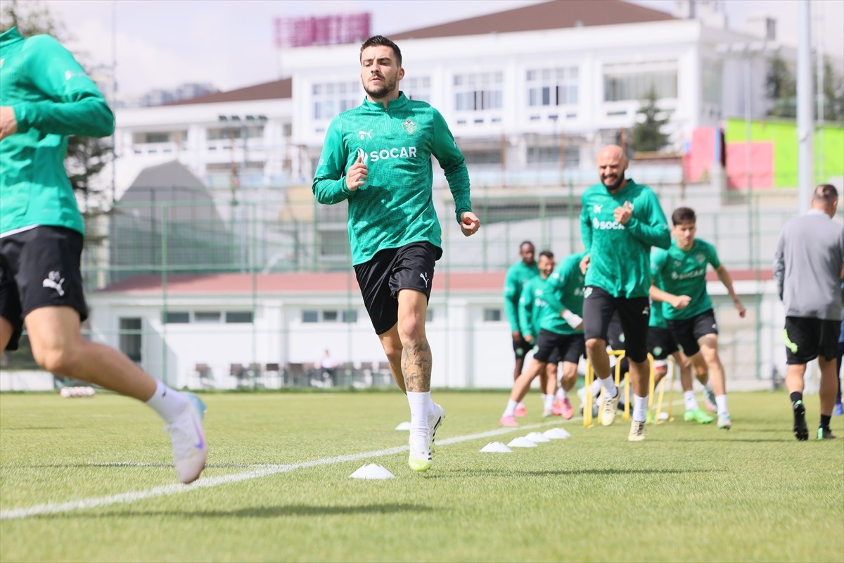 Alagöz Holding Iğdır FK, Trendyol 1. Lig'in 6. haftasında deplasmanda Eminevim Ümraniyespor ile...