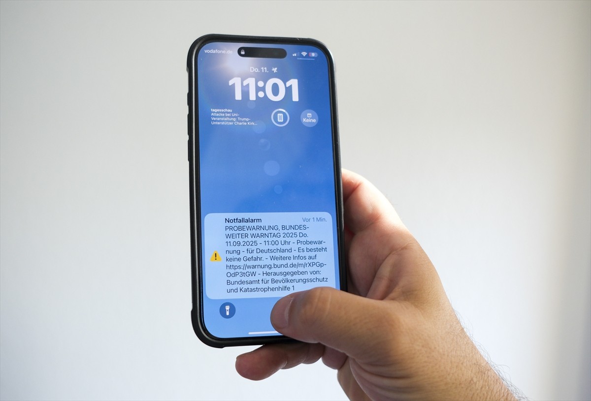 Almanya'da acil durumlarda halkı uyarmak amacıyla kullanılan uyarı sistemleri, "Uyarı Günü"...